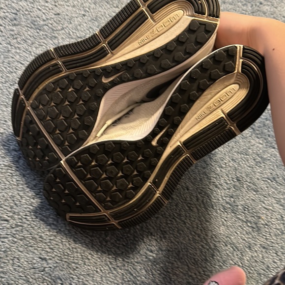 Gently worn, Men’s size 11.5 White nike tennis shoes! - Picture 3 of 4